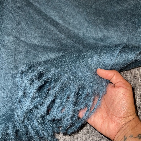 Villa Firenze Collection OVERSIZED Throw 51x67 Wool Blend Made in Italy (NEW) - Picture 4 of 4